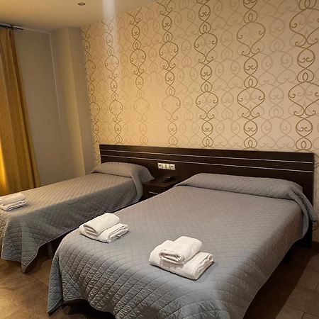 Hostal Venecia Monzon Exterior photo
