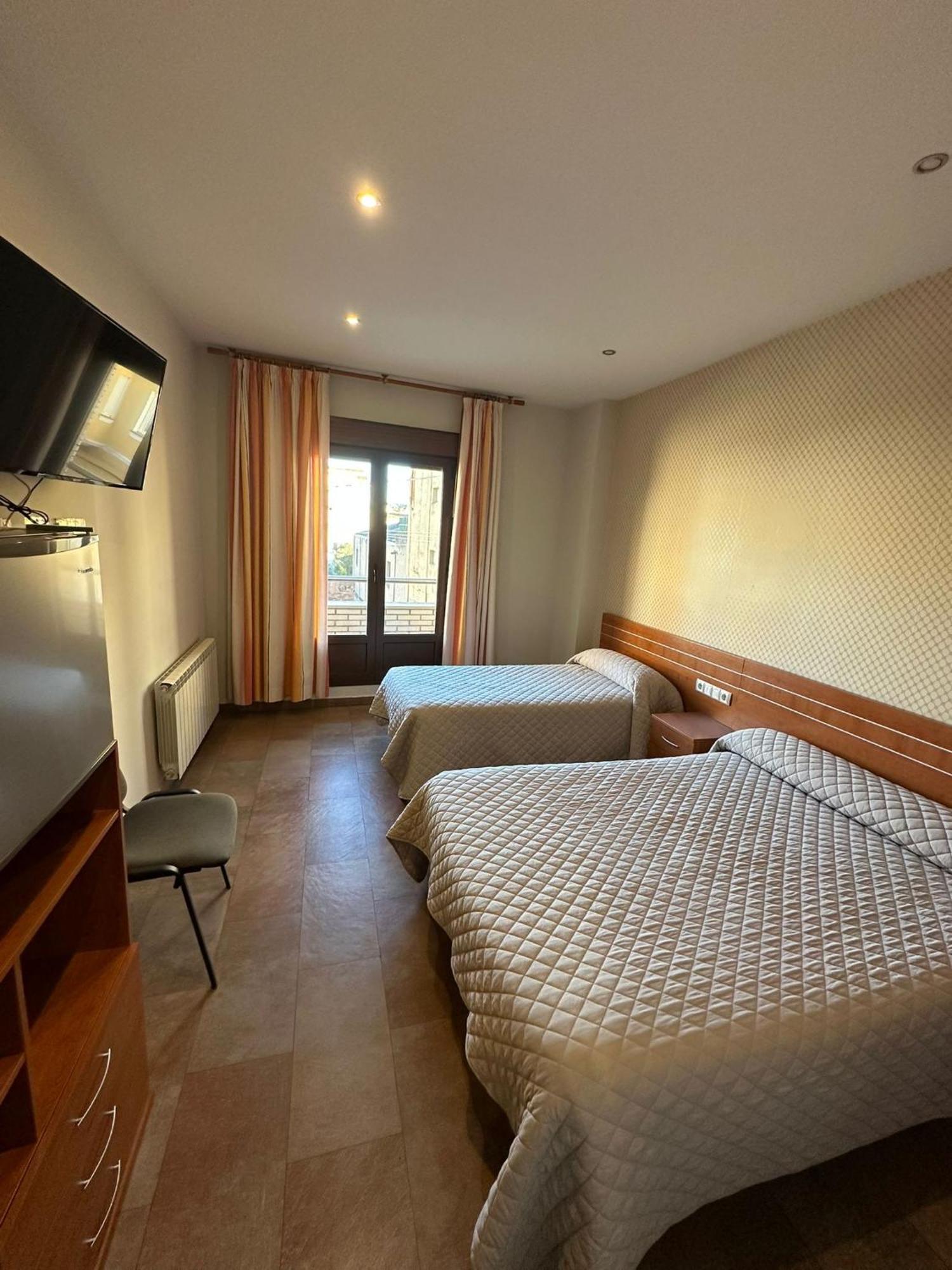 Hostal Venecia Monzon Exterior photo